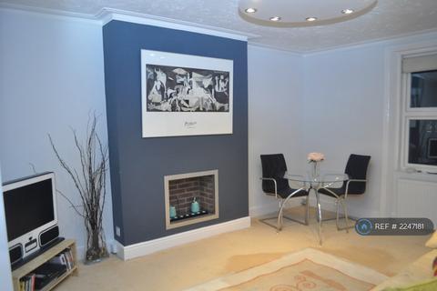 2 bedroom flat to rent, Harvard Road, London, W4