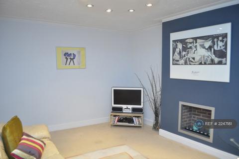 2 bedroom flat to rent, Harvard Road, London, W4