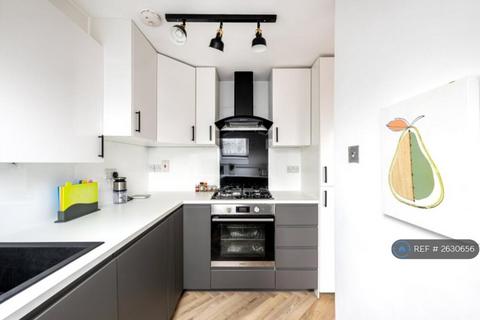 3 bedroom flat to rent, Brondesbury Road, London, NW6