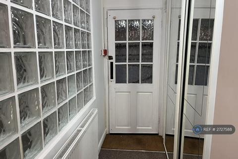 2 bedroom flat to rent, Clarence Square, Brighton, BN1