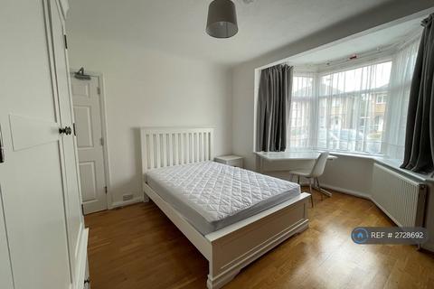 undefined, Cotswold Close, Uxbridge, UB8