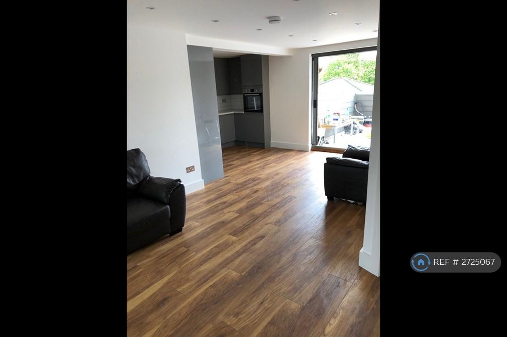 Lounge & Dining Room