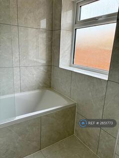 2 bedroom maisonette to rent, Pembury Court, Harlington, Hayes, UB3
