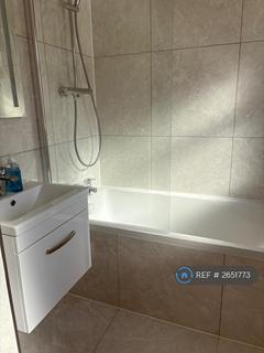 2 bedroom maisonette to rent, Pembury Court, Harlington, Hayes, UB3