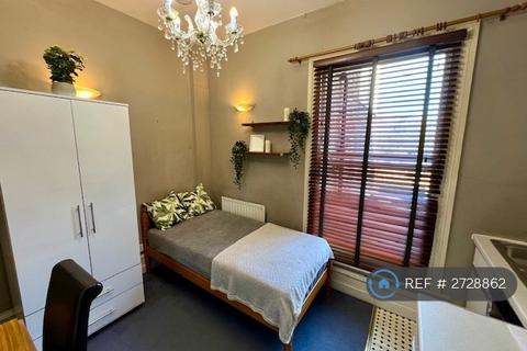 Studio to rent, Sulgrave Road, London, W6