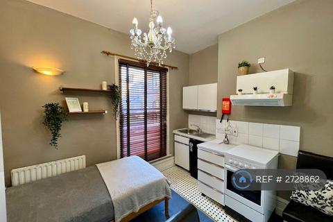 Studio to rent, Sulgrave Road, London, W6