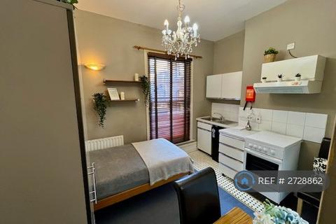 Studio to rent, Sulgrave Road, London, W6