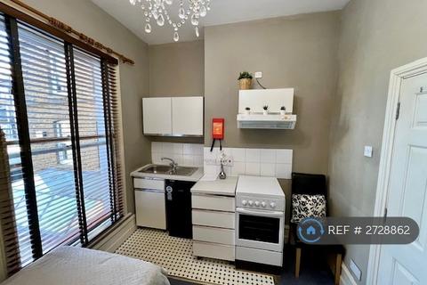 Studio to rent, Sulgrave Road, London, W6