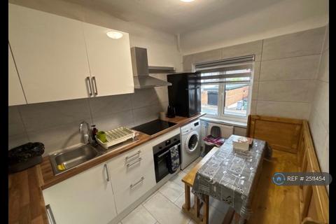1 bedroom in a house share to rent, Eyhurst Close, London, NW2