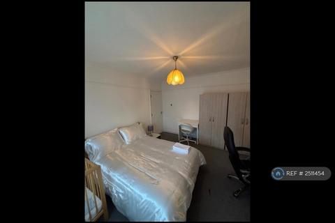1 bedroom in a house share to rent, Eyhurst Close, London, NW2