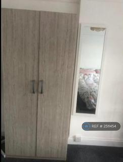 1 bedroom in a house share to rent, Eyhurst Close, London, NW2