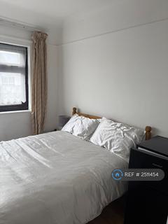 1 bedroom in a house share to rent, Eyhurst Close, London, NW2