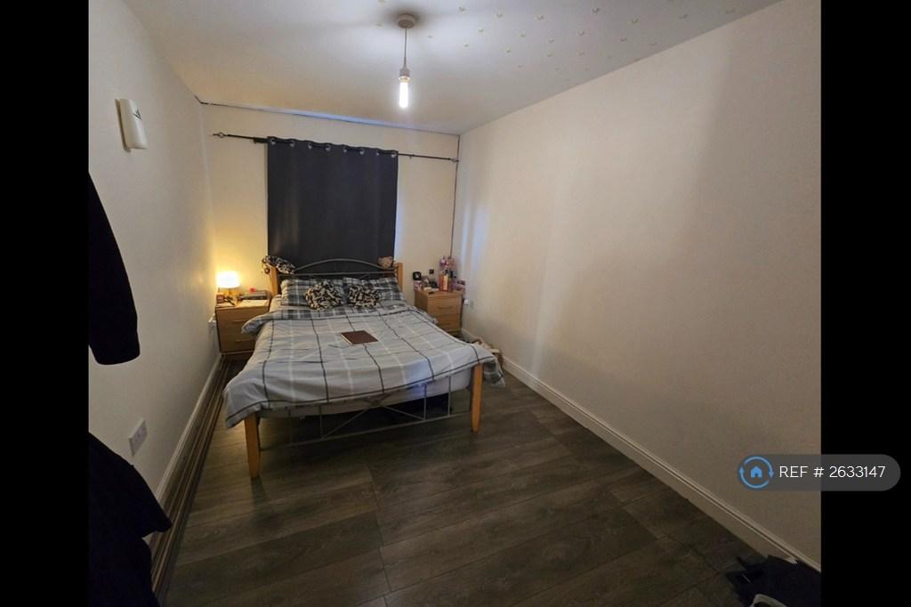 Large Master Double Bedroom 1
