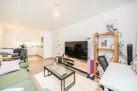 2 bedroom flat for sale, Cambridge Heath Road, London E2