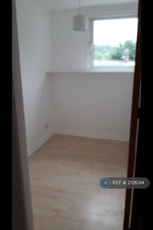 Office/Small Bedroom On 2nd Floor