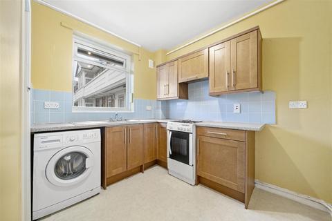 3 bedroom flat for sale, Rogers Estate, Globe Road, London