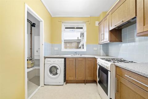 3 bedroom flat for sale, Rogers Estate, Globe Road, London