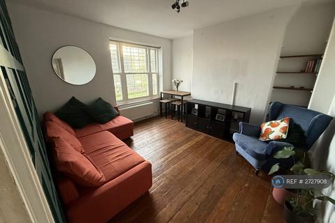 2 bedroom maisonette to rent, Hopton House, London, SW9