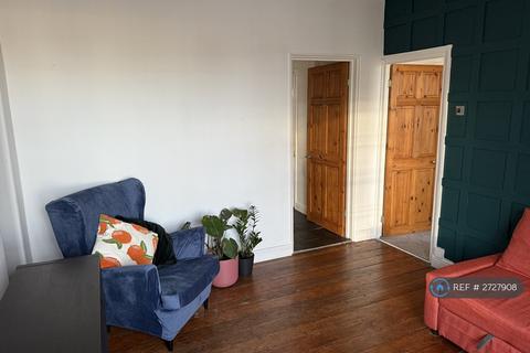 2 bedroom maisonette to rent, Hopton House, London, SW9