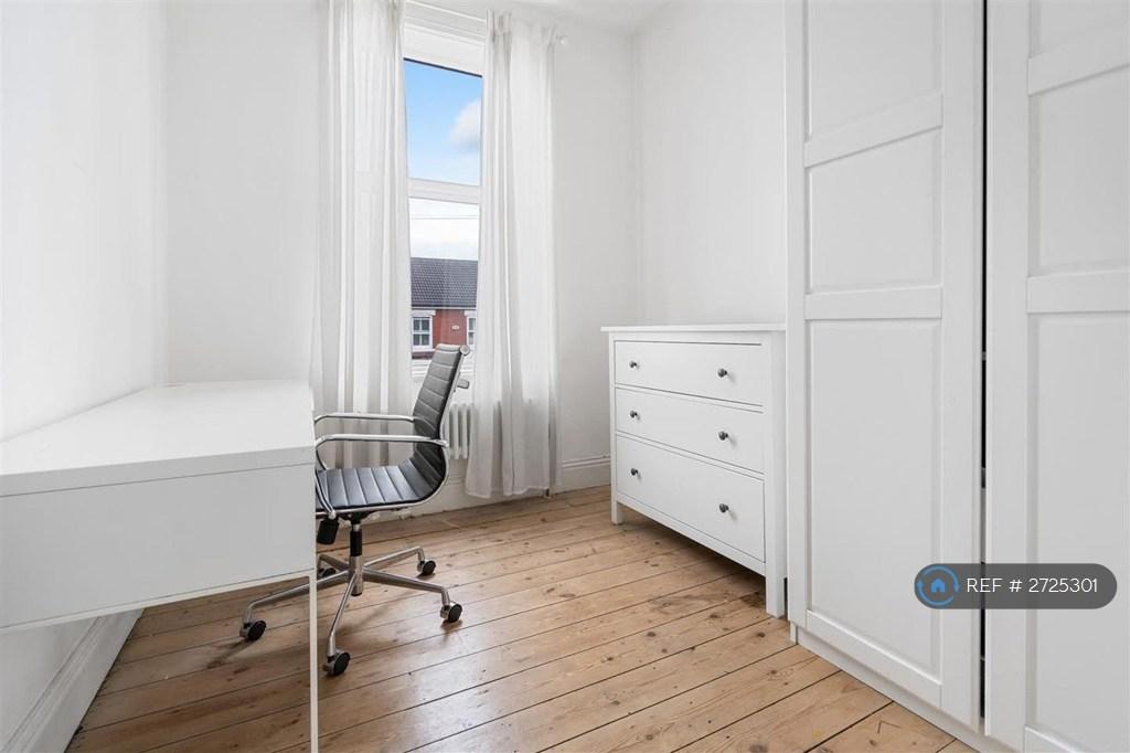 Bedroom 3 / Study