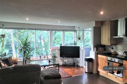 2 bedroom flat to rent, Shaw Lane, Leeds, LS6