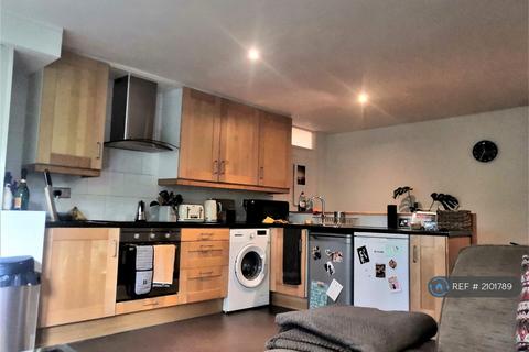 2 bedroom flat to rent, Shaw Lane, Leeds, LS6