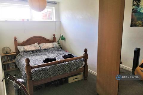 2 bedroom flat to rent, Shaw Lane, Leeds, LS6