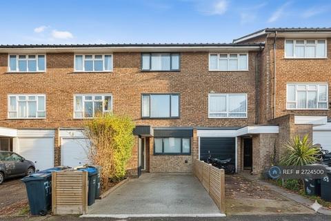 4 bedroom terraced house to rent, Ravensdale Gardens, London, SE19