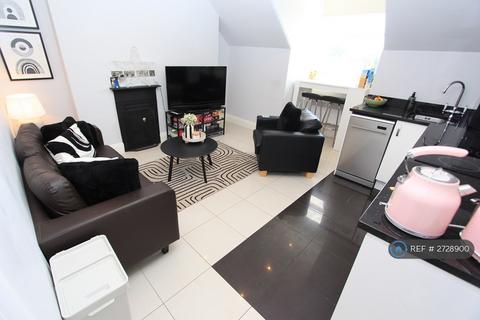 2 bedroom flat to rent, Heath Street, London, NW3