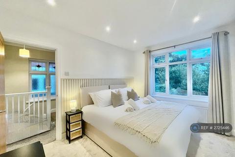 3 bedroom semi-detached house to rent, Devonshire Road, Hornchurch, RM12