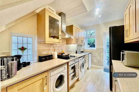 3 bedroom semi-detached house to rent, Devonshire Road, Hornchurch, RM12
