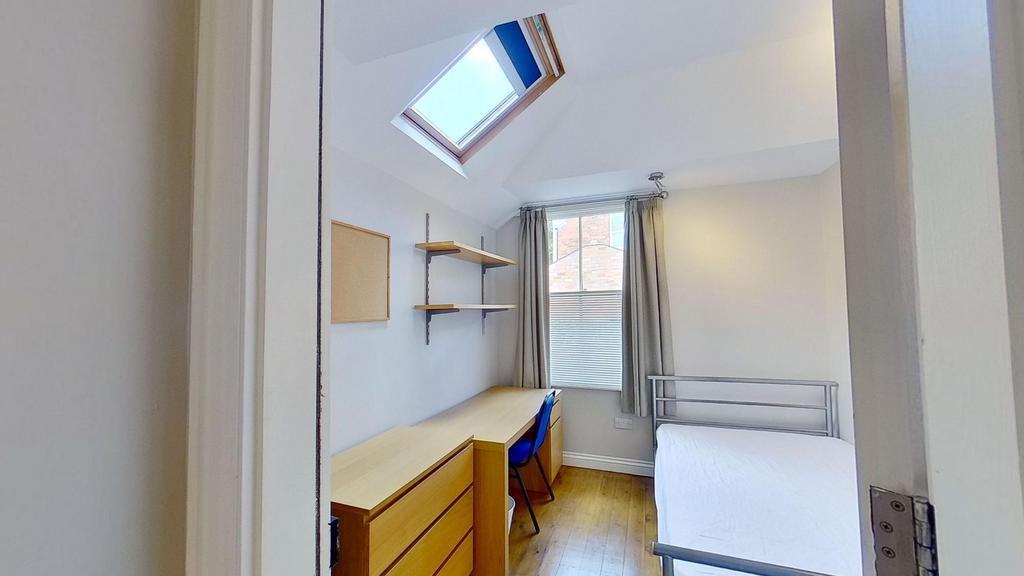 Bright, neatly presented single bedroom with a ...