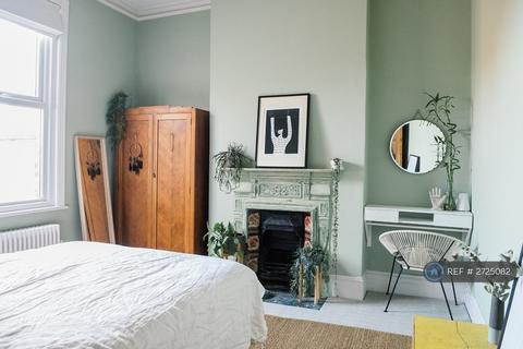 3 bedroom flat to rent, Warwick Road, Cliftonville, Margate, CT9