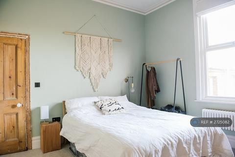 3 bedroom flat to rent, Warwick Road, Cliftonville, Margate, CT9