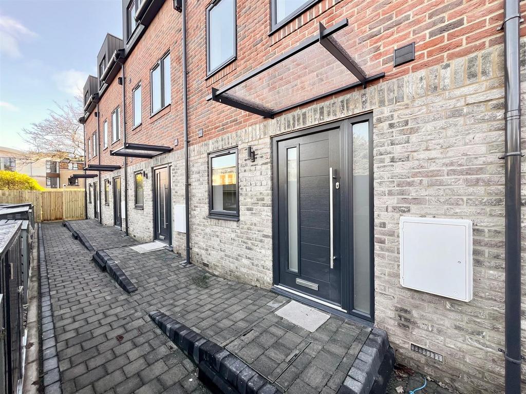 Merryn Mews front photo.jpg