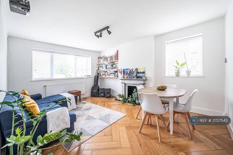 2 bedroom flat to rent, Crathorne House, London, N2