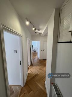 2 bedroom flat to rent, Crathorne House, London, N2