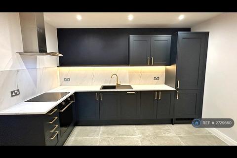 2 bedroom flat to rent, Mere House, Manchester, M15