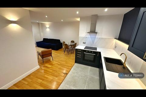 2 bedroom flat to rent, Mere House, Manchester, M15