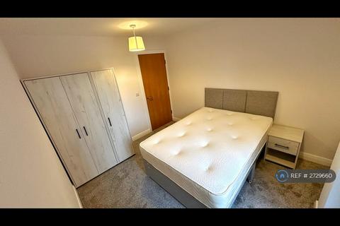 2 bedroom flat to rent, Mere House, Manchester, M15