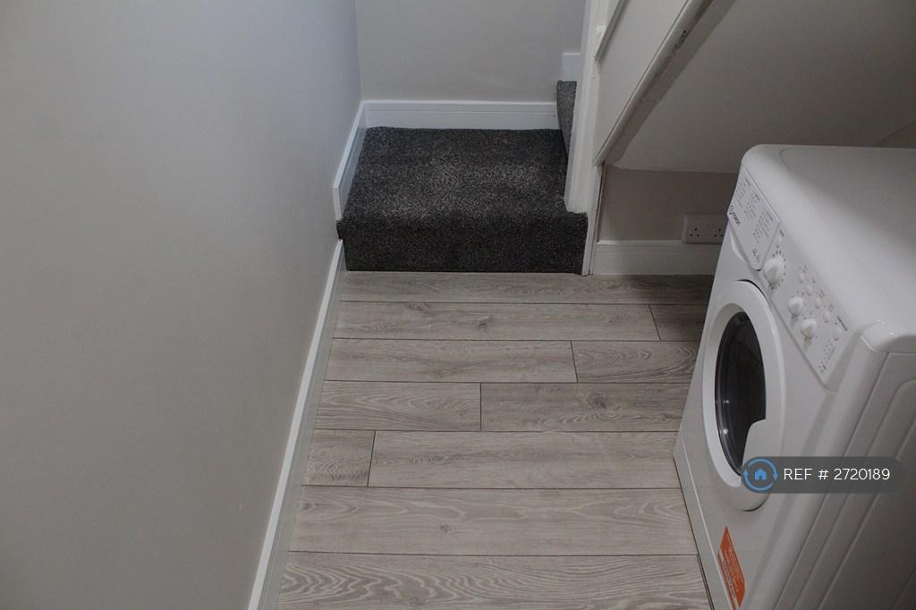 Hallway / Washer Dryer