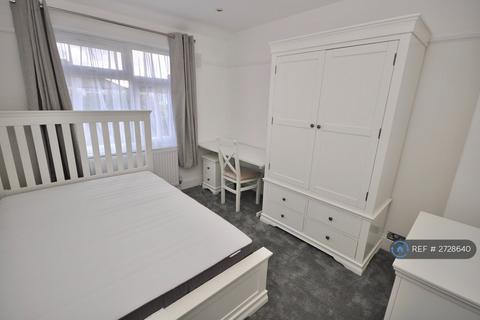 undefined, Dellfield Crescent, Uxbridge, UB8