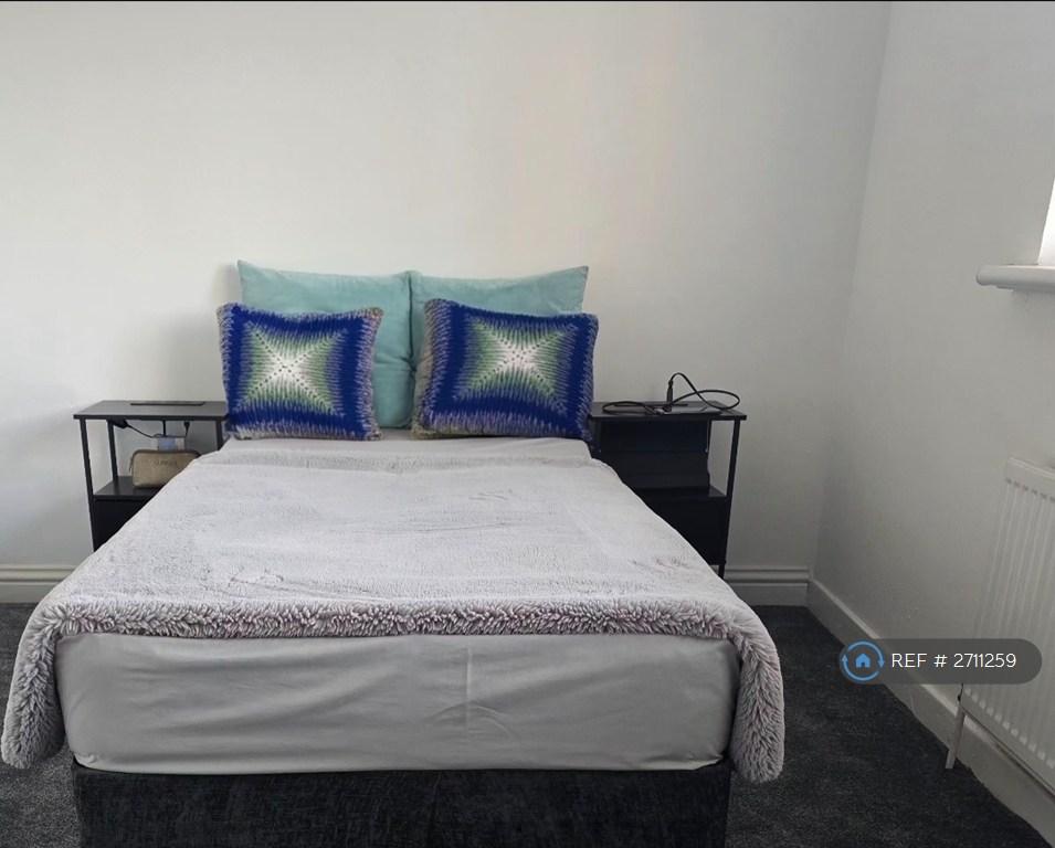 Double Bedroom In 3 Bedroom Shared House