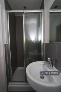 3 bedroom flat to rent, Dower Court, London, SE16