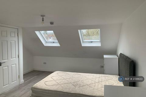 1 bedroom in a house share to rent, Crest Road, London, NW2