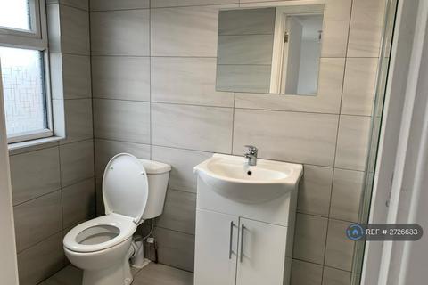 1 bedroom in a house share to rent, Crest Road, London, NW2