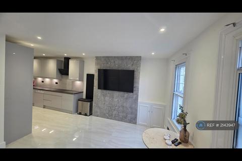 2 bedroom flat to rent, Fulham, London, SW6