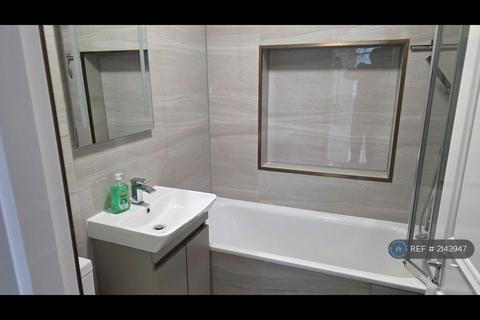 2 bedroom flat to rent, Fulham, London, SW6