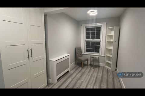 2 bedroom flat to rent, Fulham, London, SW6