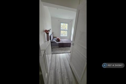 2 bedroom flat to rent, Fulham, London, SW6